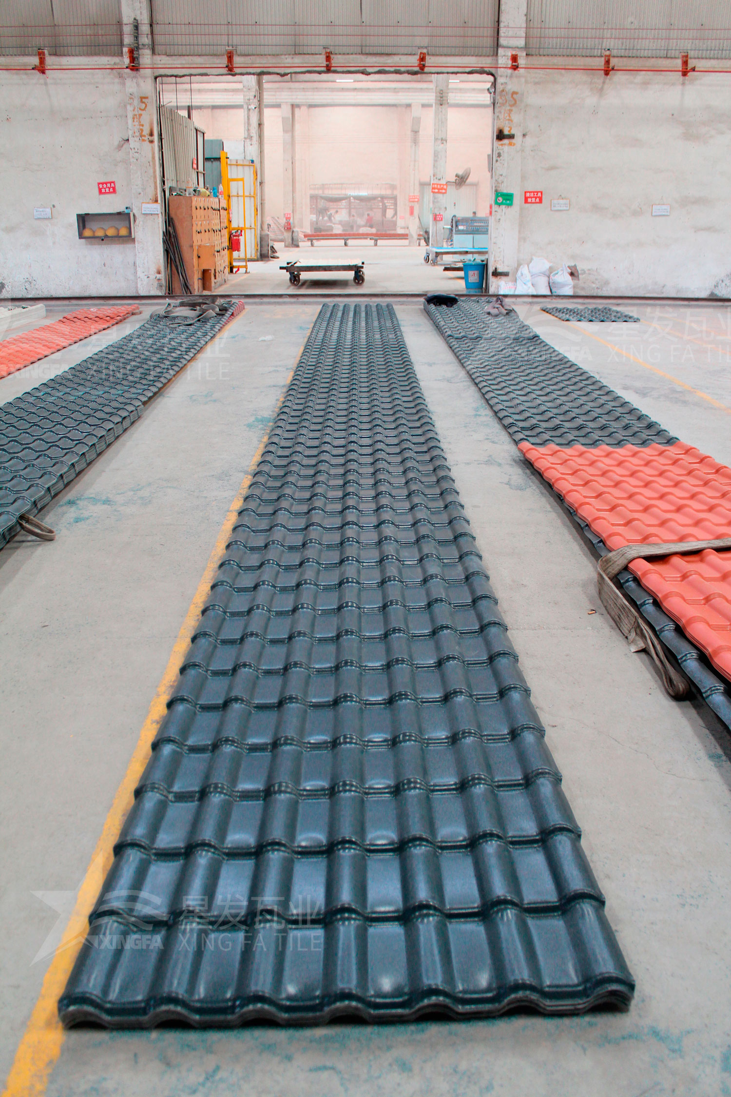 樹脂瓦白底和灰底哪個好？白底和灰底在質量、價格上有啥區別？