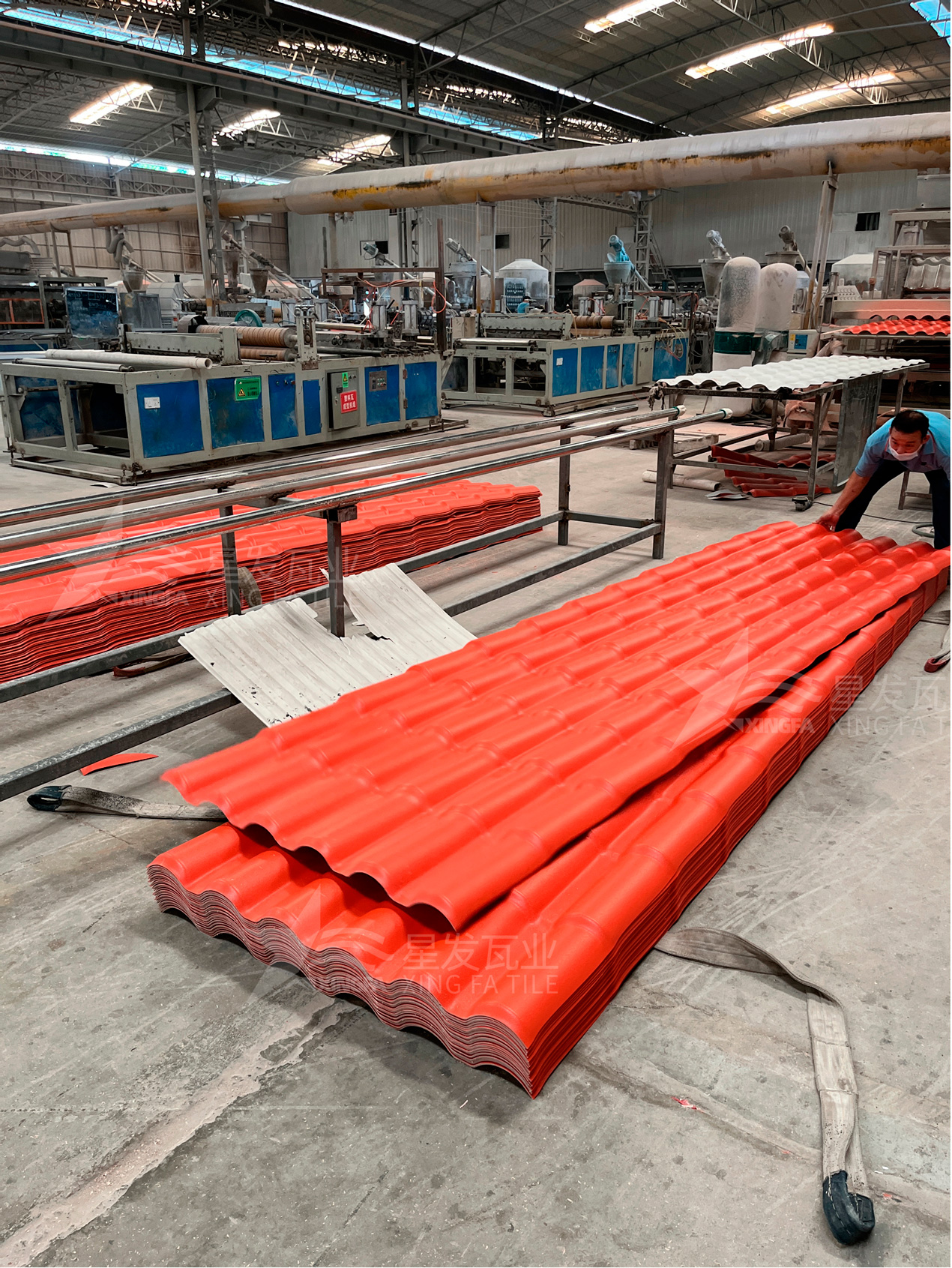 在選擇樹脂瓦廠家，一定要考察的3個因素？輕松買到優(yōu)質(zhì)的樹脂瓦！