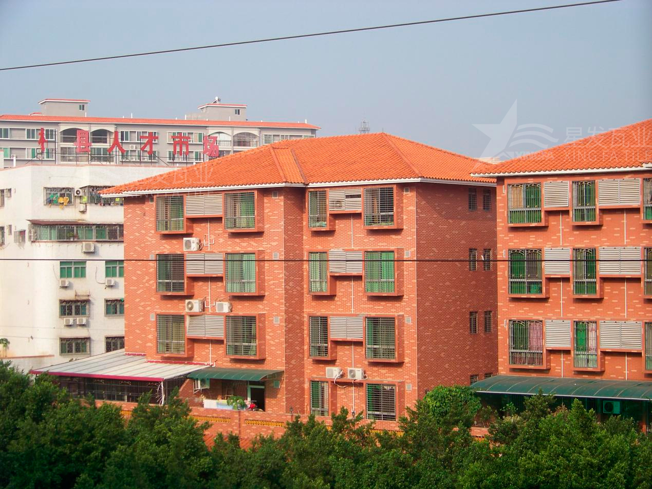 合成樹(shù)脂瓦要定期翻新維護(hù)嗎？逐漸取代彩鋼瓦，應(yīng)用越來(lái)越廣泛！