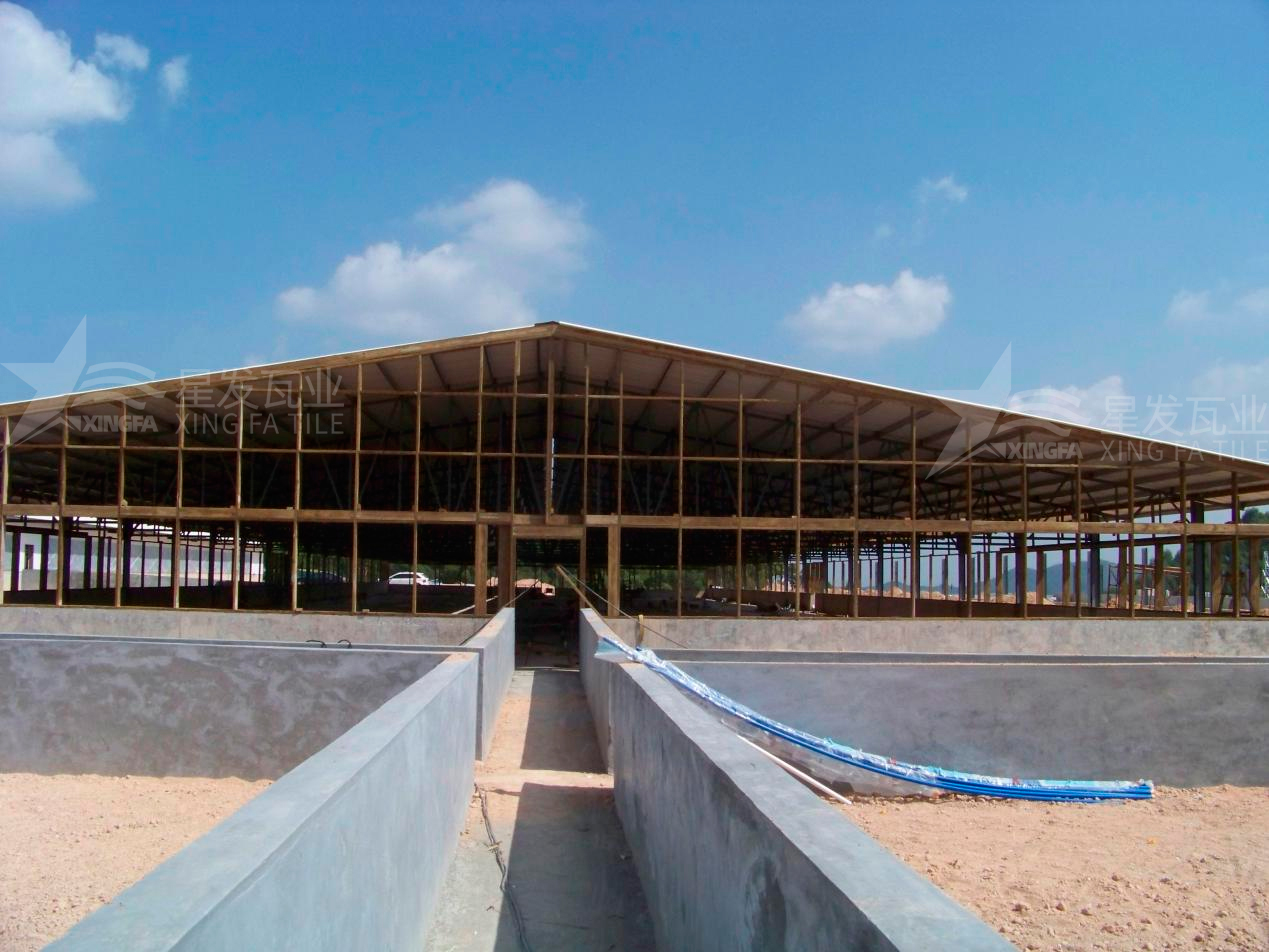 廠房屋頂用PVC中空隔熱瓦的好處？為啥廠房老板愛(ài)用PVC中空隔熱瓦